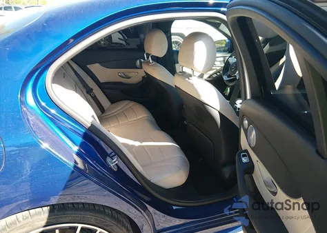 2021 Mercedes-Benz C 300 Sedan z USA, uszkodzony, nr VIN W1KWF8DB1MR618051